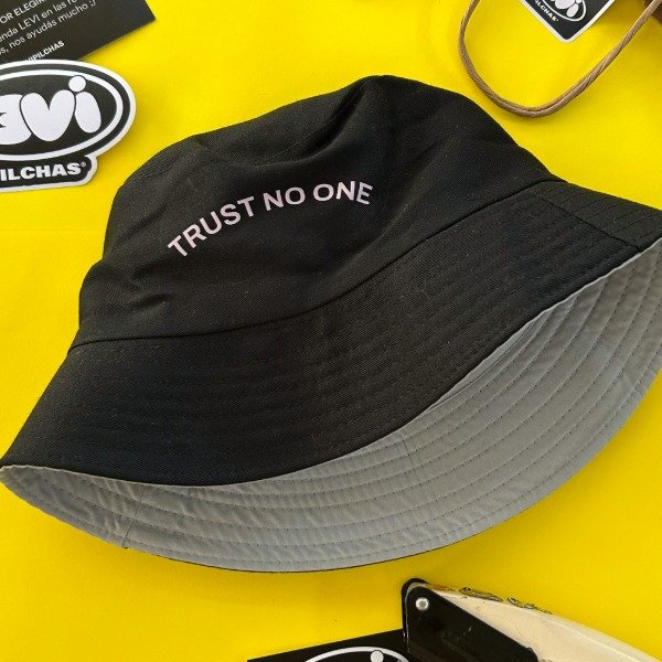 Producto - Pilu TRUST negro/gris