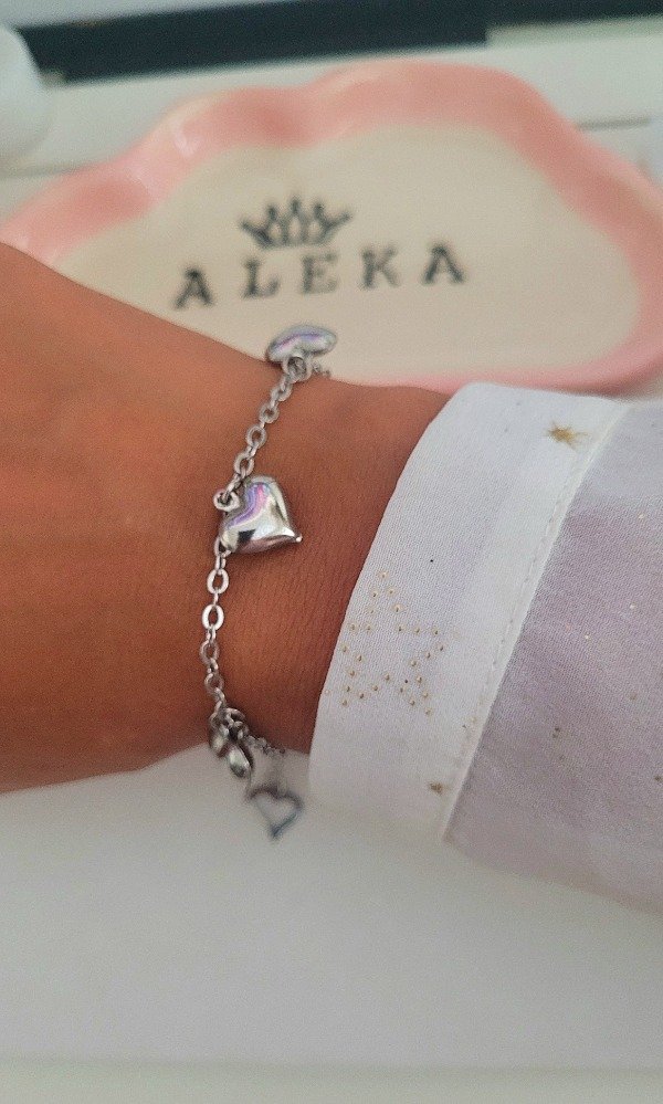Producto - Pulsera con dijes corazones bombe de acero quirúrgico