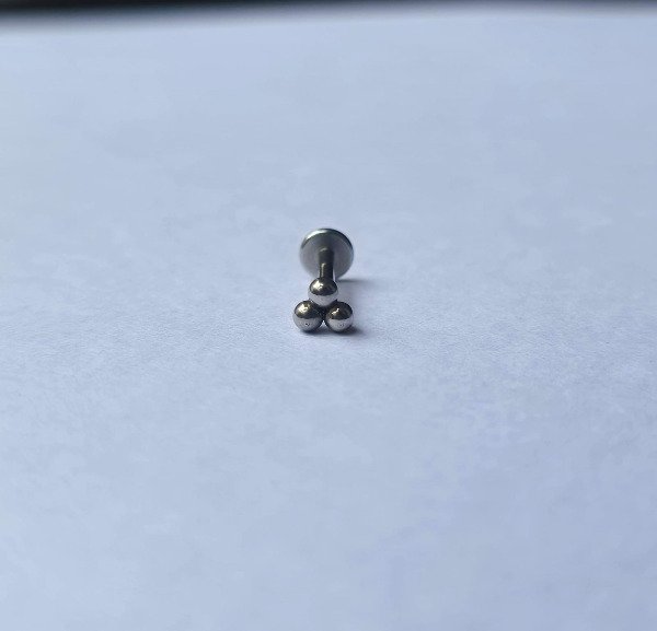 Producto - Labret rosca interna trinity plateado