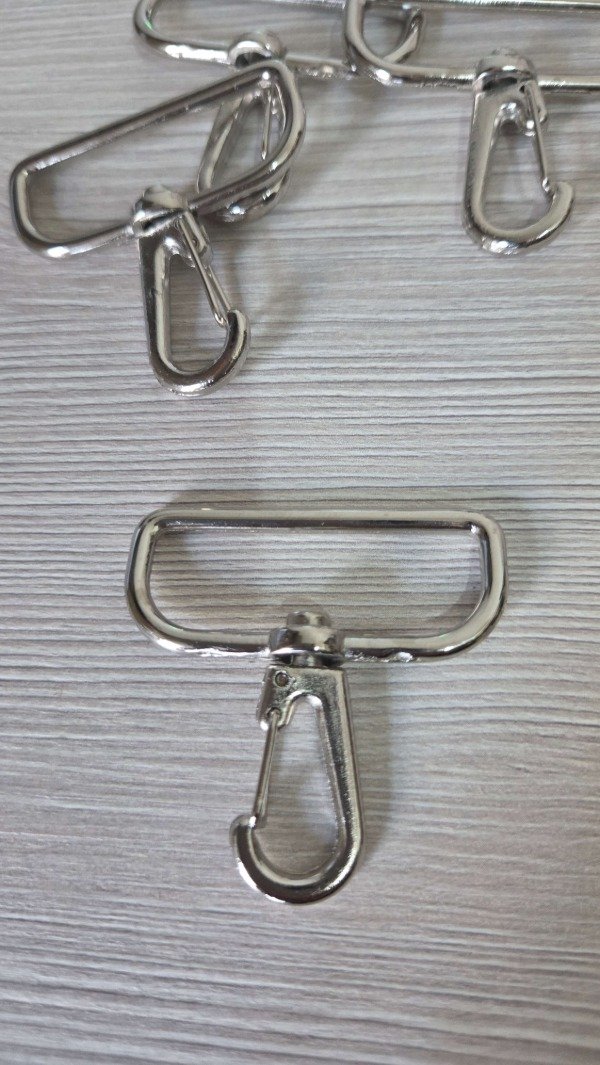 Producto - Mosquetón anzuelo plateado pase 40 x 4u