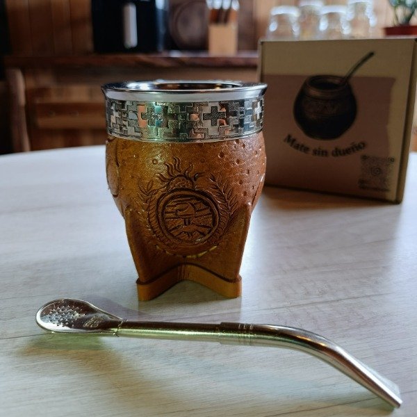 Producto - Mate imperial de cuero repujado escudo argentino