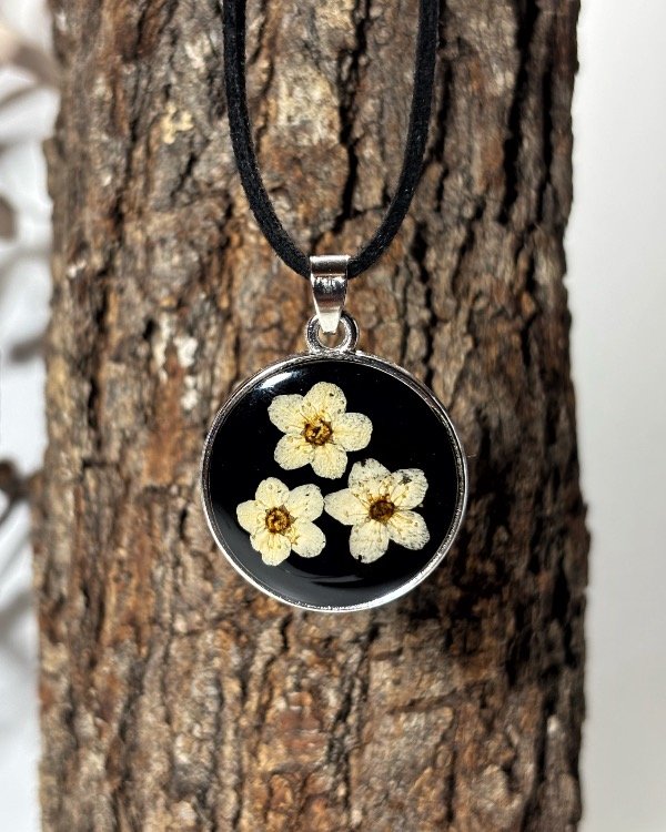 Producto - Dije plateado Corona de Novia negro