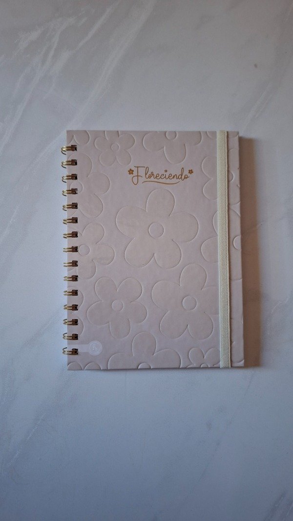 Producto - Cuaderno A5 pastel relieve flores