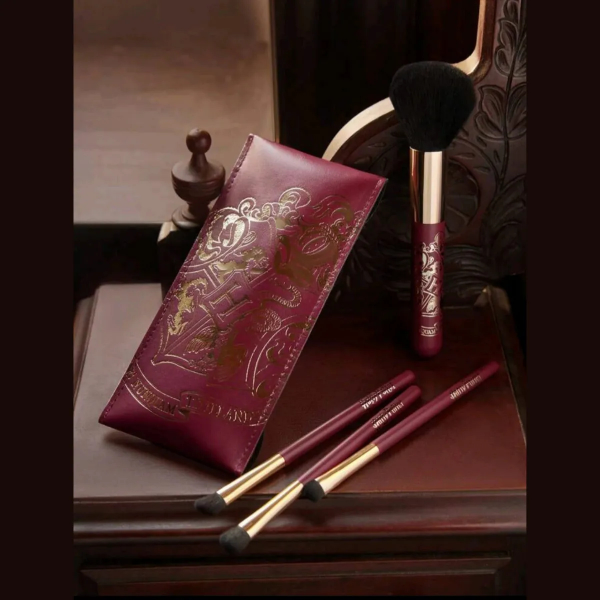 Producto - Set Brochas Maquillaje Harry Potter Lic Oifical Hogwarts bordó - 1