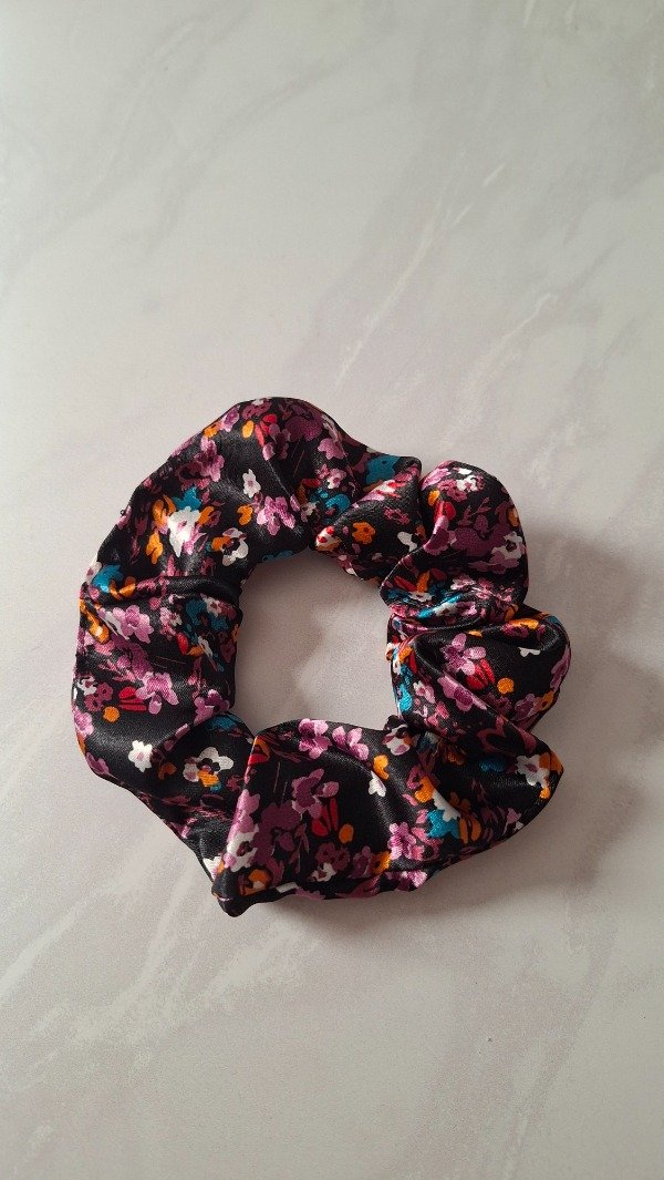 Producto - Scrunchie Satén flores colores