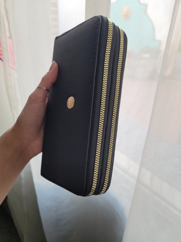 Producto - Billetera negra con print cierres dorados - Chapelle