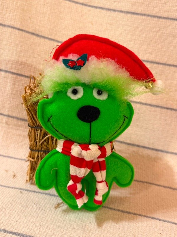 Producto - Grinch con gorro 22 cm (Efectivo: 10.000)