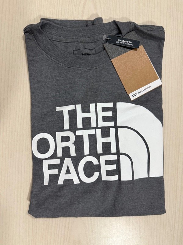 Producto - Remera The North Face Gris