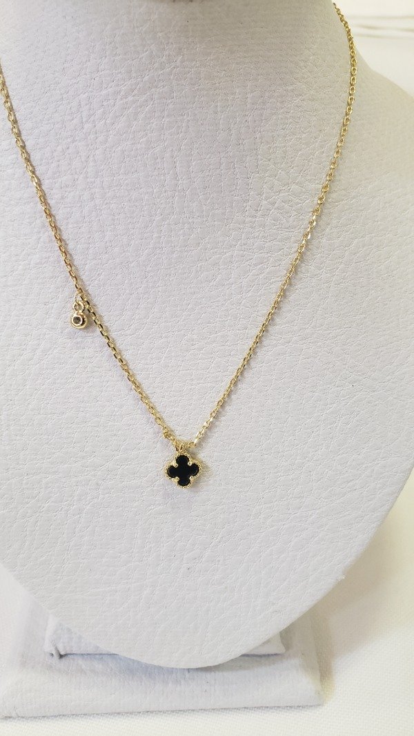 Producto - Conjunto trebol negro y dije strass