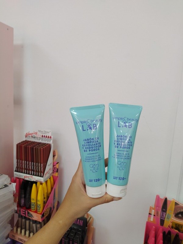 Producto - Jabón de limpieza exfoliante y reductor de poros