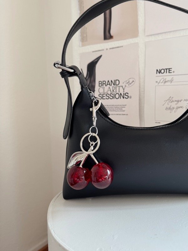 Producto - BAG CHARM CHERRY SILVER