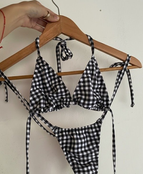 Producto - Bikini negra cuadrille común