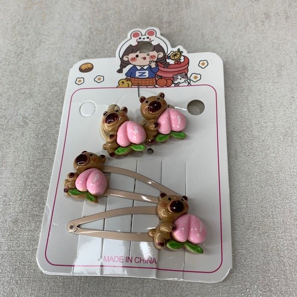 Producto - Pack de broches y colitas de capibara