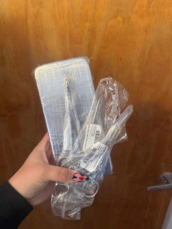 Producto - Caja metálica + pinzas para piercing