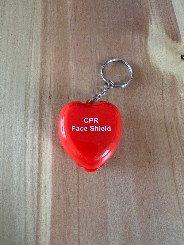 Producto - Llavero RCP "Corazón" con válvula unidireccional