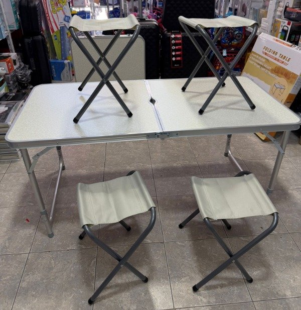 Producto - Mesa plegable + 4 banquitos