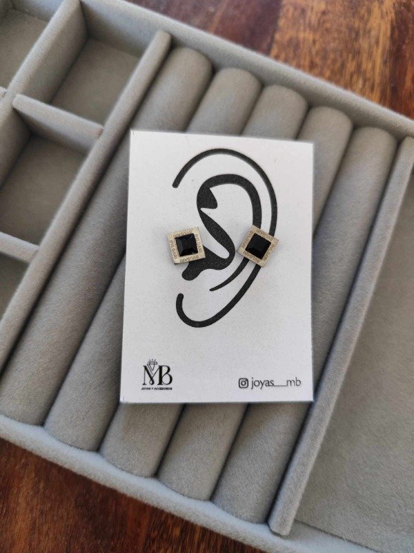 Producto - Aros bulgari cuadrado strass negro. Acero quirúrgico.