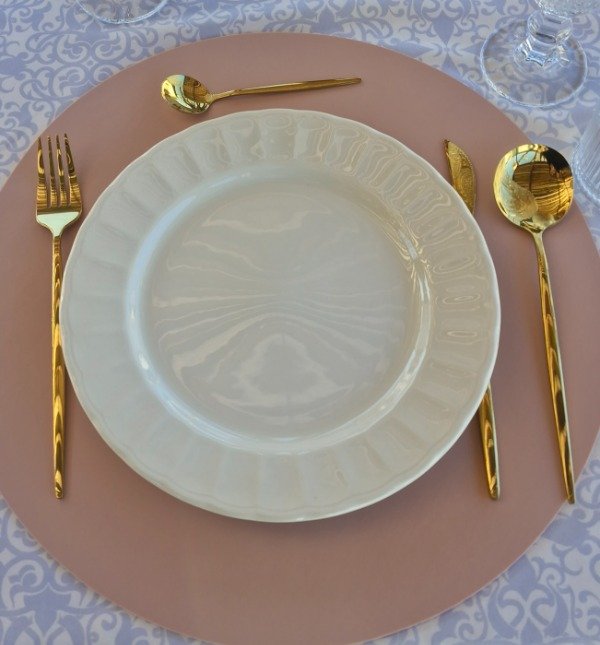 Producto - Set de 16 piezas de cubiertos GOLD