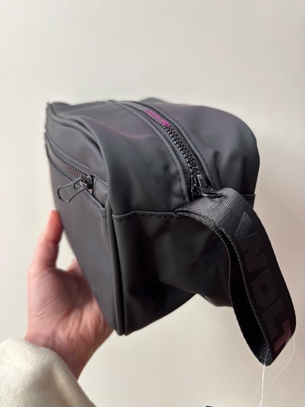 Producto - Portacosmetico Wanderlust engomado - 2