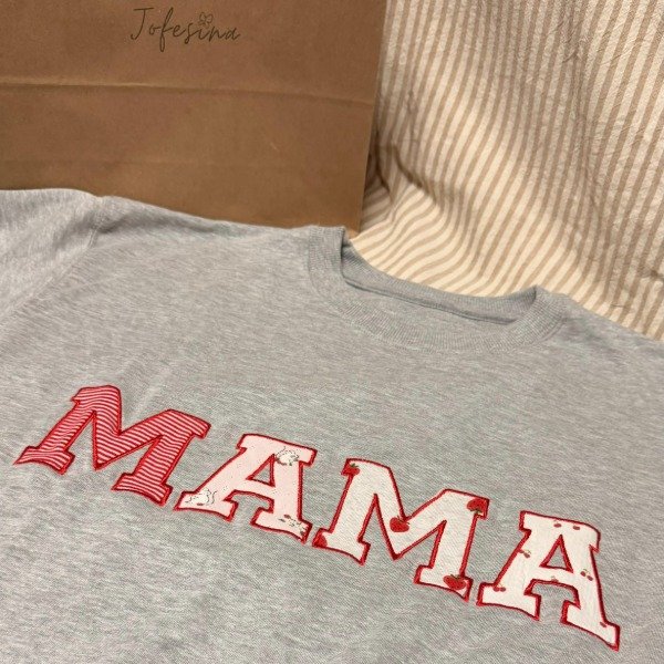 Producto - Cuello redondo bordado con la ropita de tu bebe - MAMA