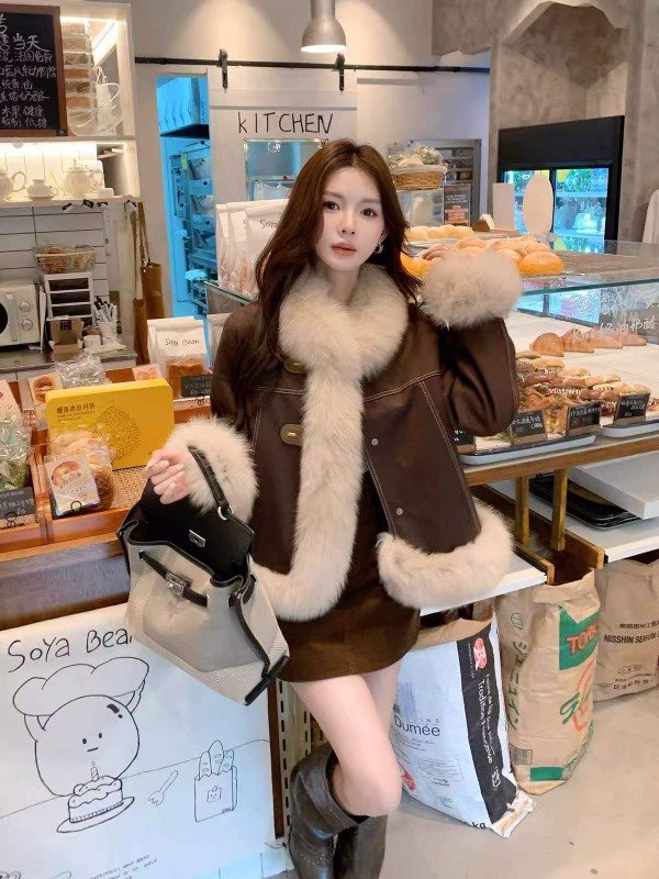 Producto - Campera Marron con piel