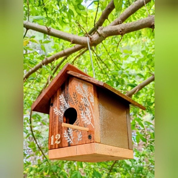 Producto - Casa de pájaros para colgar Marrón floral