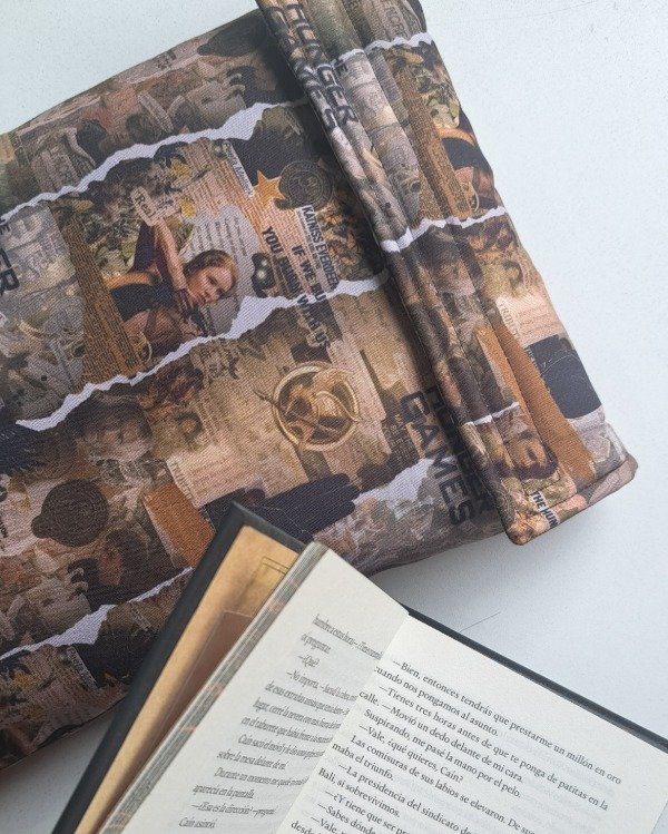 Producto - Funda para libros extra estándar Los juegos del hambre IMPERMEABLE