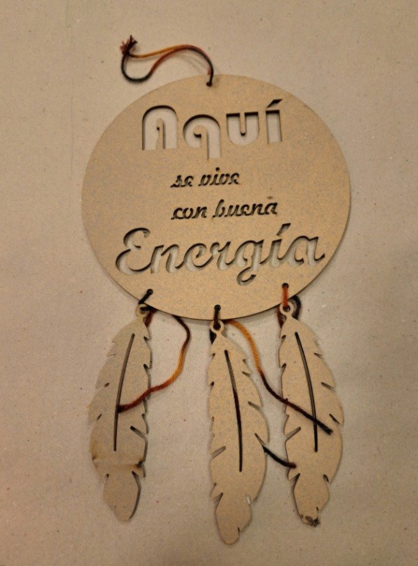 Producto - Atrapasueño Fibrofacil (MDF) pintado 30 cm "Aqui se vive..."...
