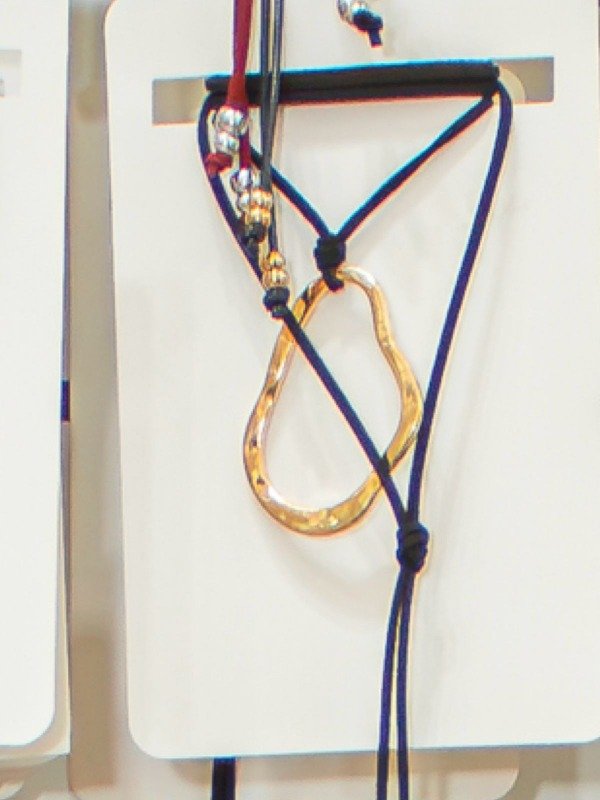 Producto - Coleccion Aniversario - Collar de gamuza negro con circulo irregular
