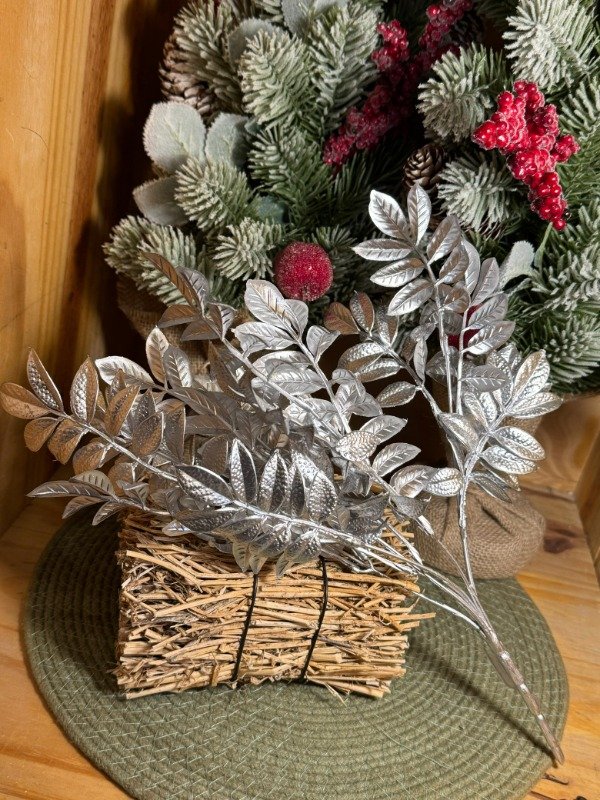 Producto - Ramo de hojas plateadas (Efectivo: 6.000)
