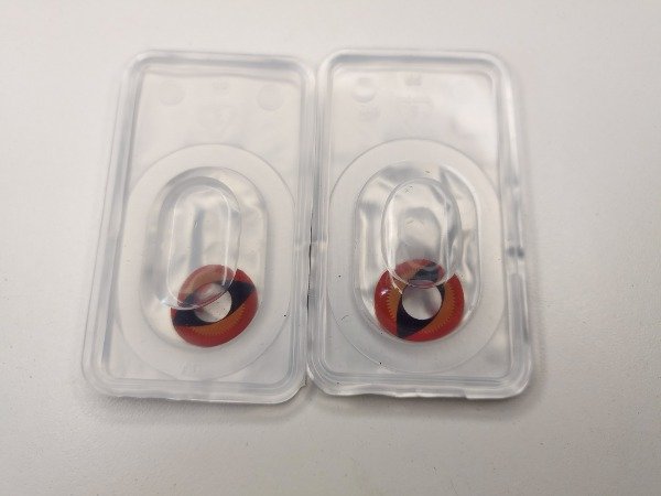 Producto - Lentes de contacto rojos ojo de gato edición halloween - 1