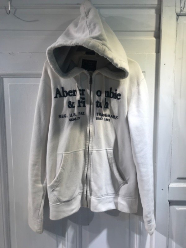 Producto - Buzo ABERCROMBIE blanco bordado azul Talle M- PRECIO: 30x