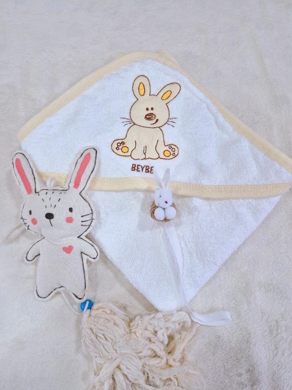 Producto - Toallon bordado conejos beige