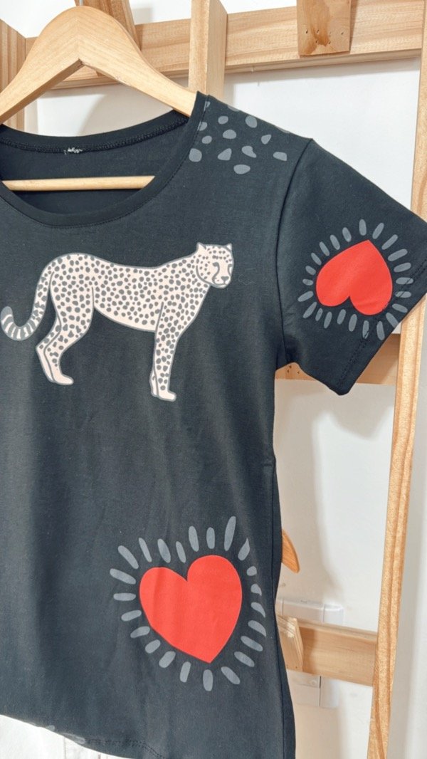 Producto - Remera tigre corazón negro