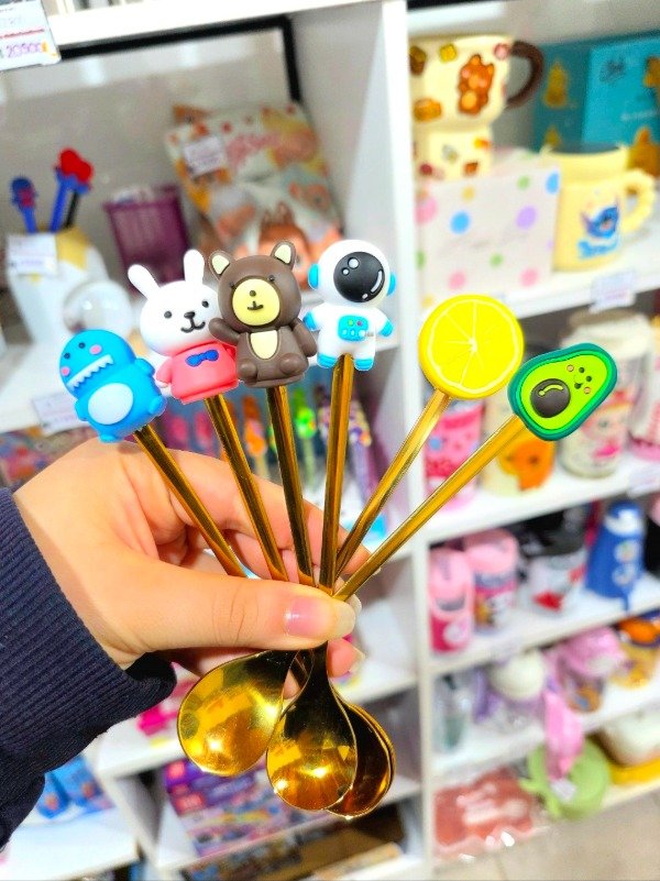 Producto - Cucharita dorada: personajes varios