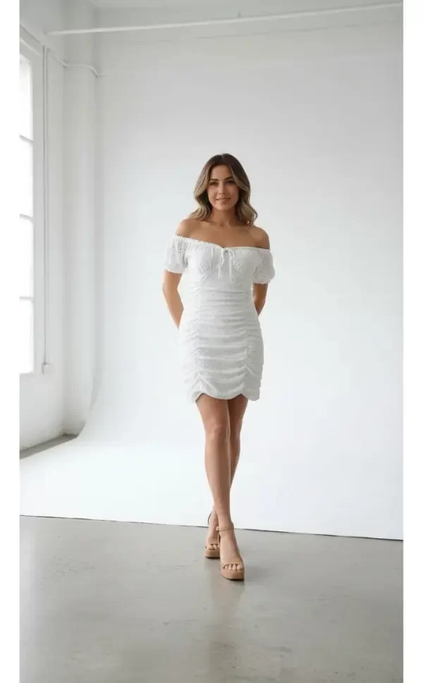Vestido corro de brodery al cuerpo hombros caídos — imagen 6