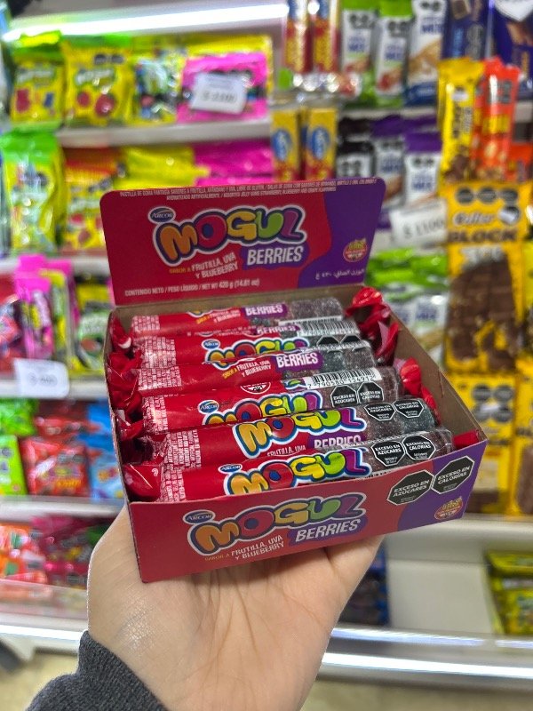 Producto - MOGUL ROLLO SABOR UVA FRUTILLA Y BLUEBERRY