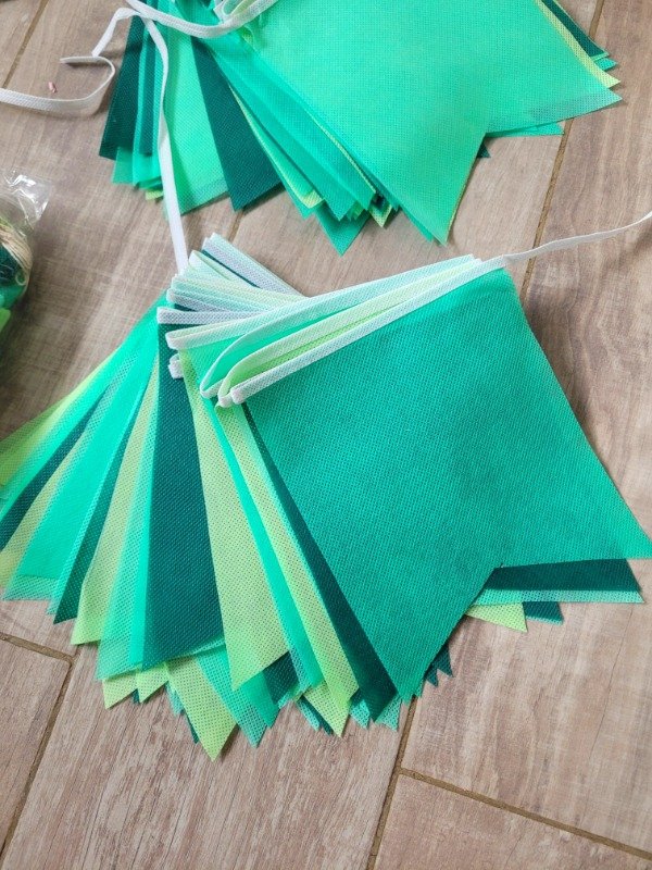 Producto - Banderines De Dos Puntas Tonos Verdes x10mts
