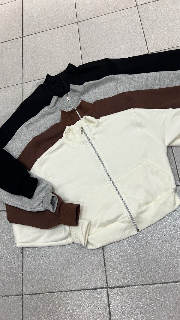 Producto - Campera crop frizada