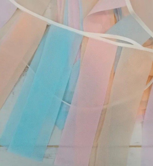 Producto - BANDERIN DE FRISELINA DE TIRAS MODELO CONFETI X 2 METROS