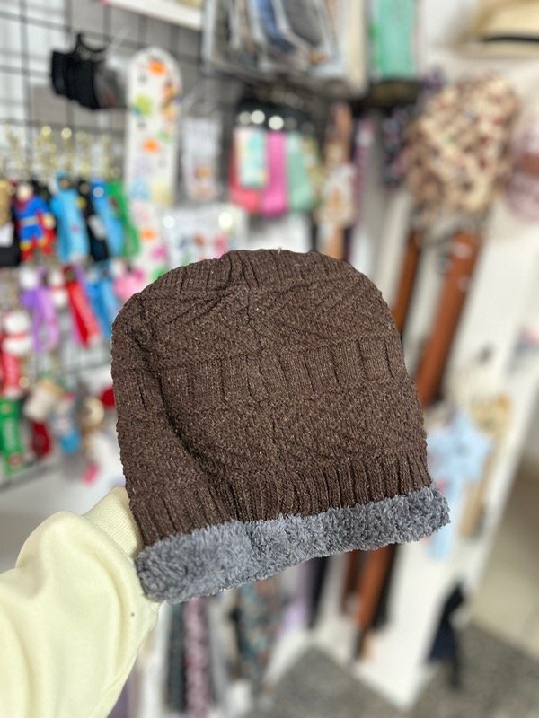 Producto - Gorrito con piel marrón