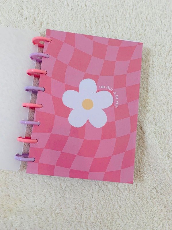 Producto - Agenda Diaria Margarita Un Dia A La Vez  Rosa 2026