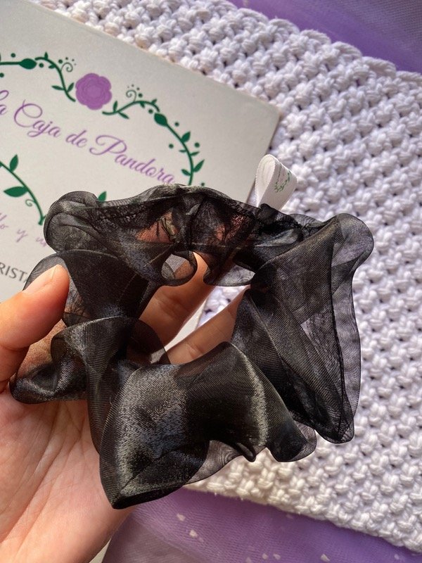 Producto - Scrunchie mediano negro organza