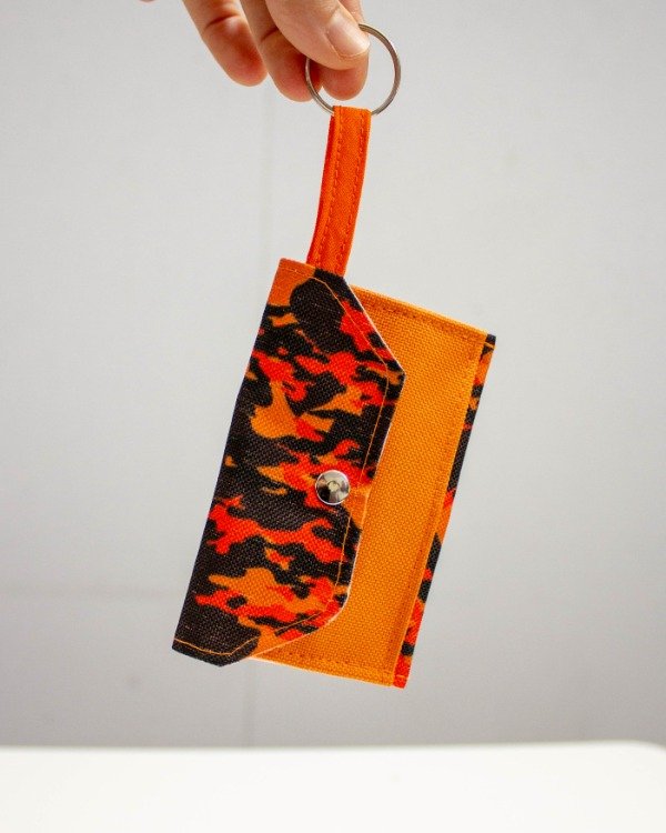 Producto - Tarjetero estampado camuflado naranja