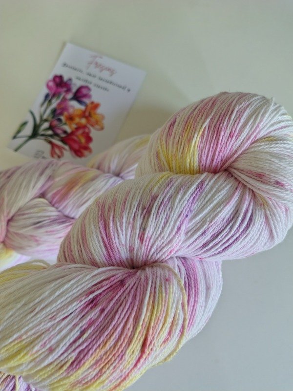 Producto - PREVENTA FRESIAS x 2. Kit hilados + curso REMERA ENSUEÑO.