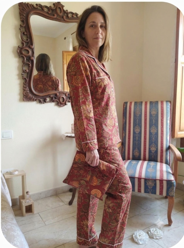Producto - Pijama SÁNDALO 3 piezas (con necesere ) talle S