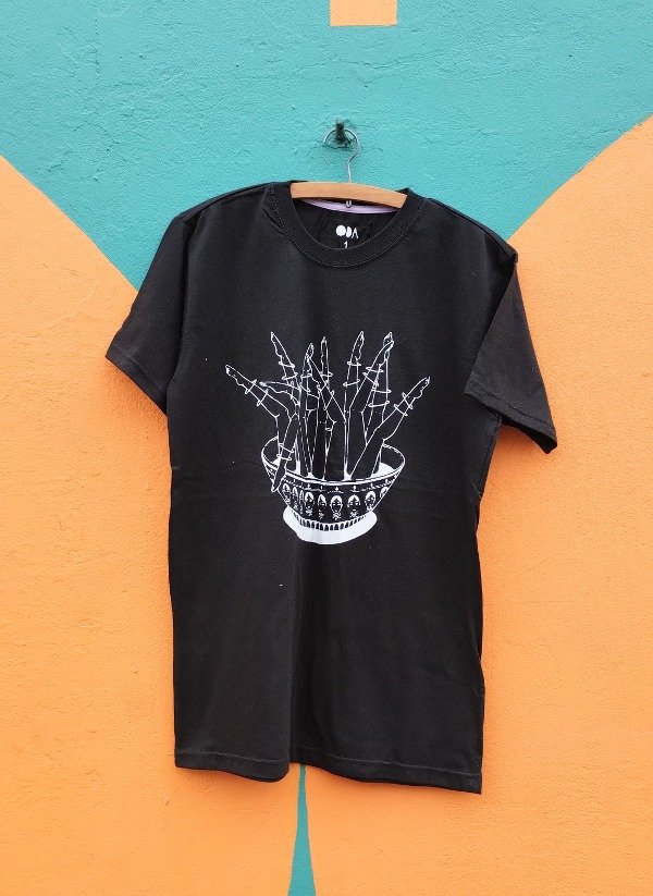 Producto - Remera Negra Piernas