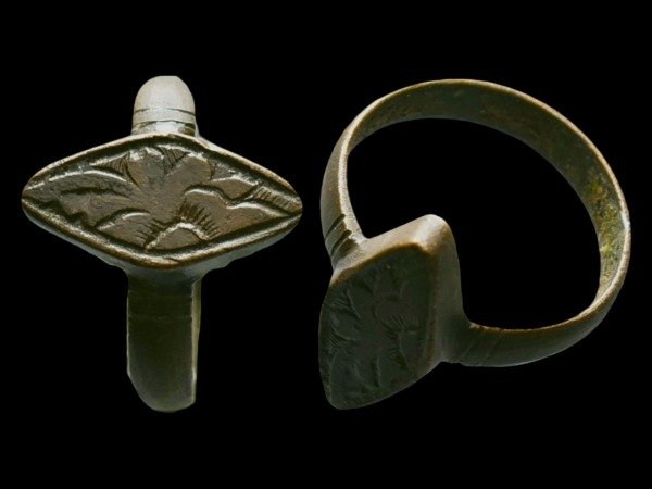 Producto - Imperio Romano. Anillo (Siglo I a III DC) Bronce 19,6 MM - 2,86 Gramos
