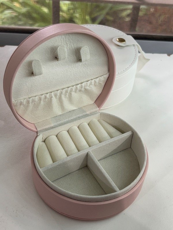 Producto - Alhajero redondo con botón 10x9x4cm