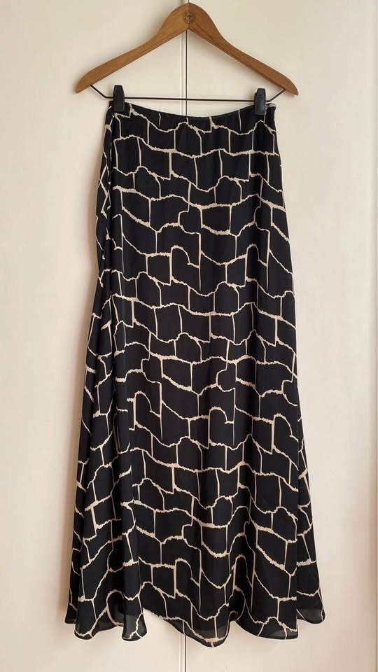 Producto - Maxi falda raso estampada